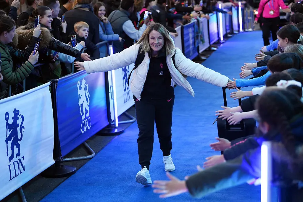 Sonia Bompastor, técnica do Chelsea, antes de jogo do clube (Photo by Justin Setterfield/Getty Images)