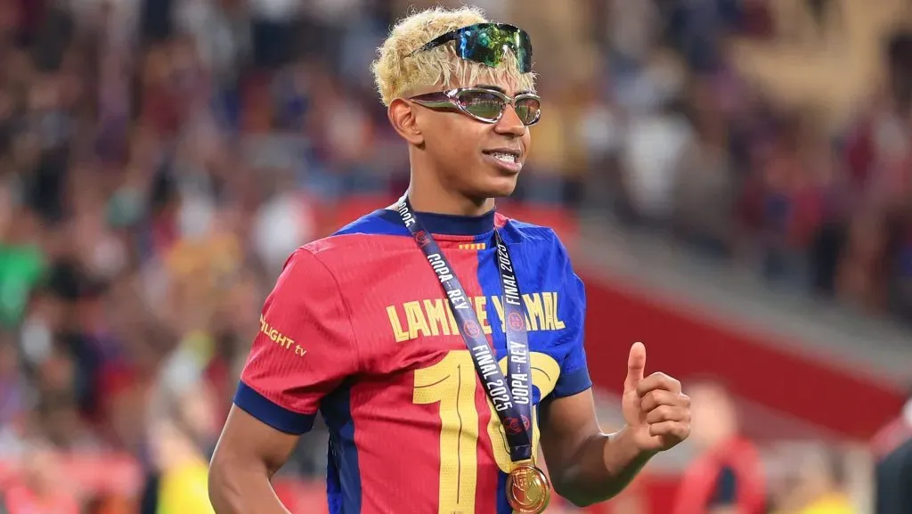 Lamine Yamal em ação no Barcelona (Photo by Fran Santiago/Getty Images)