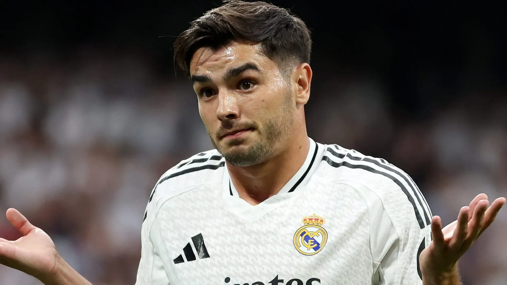 Brahim Díaz, alvo do Arsenal, em campo, com a camisa branca do Real Madrid (Photo by Florencia Tan Jun/Getty Images)
