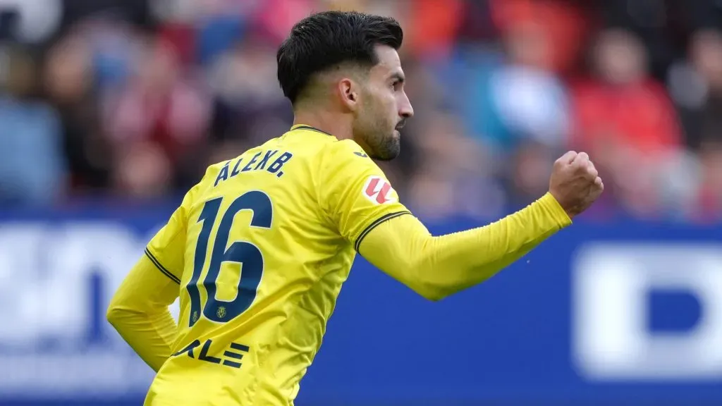 Álex Baena em jogo do Villarreal. Foto: Juan Manuel Serrano Arce/Getty Images