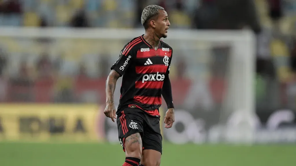 Wesley, jogador do Flamengo em clássico contra o Fluminense (foto: Thiago Ribeiro/AGIF)