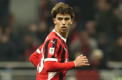 Félix correndo em campo