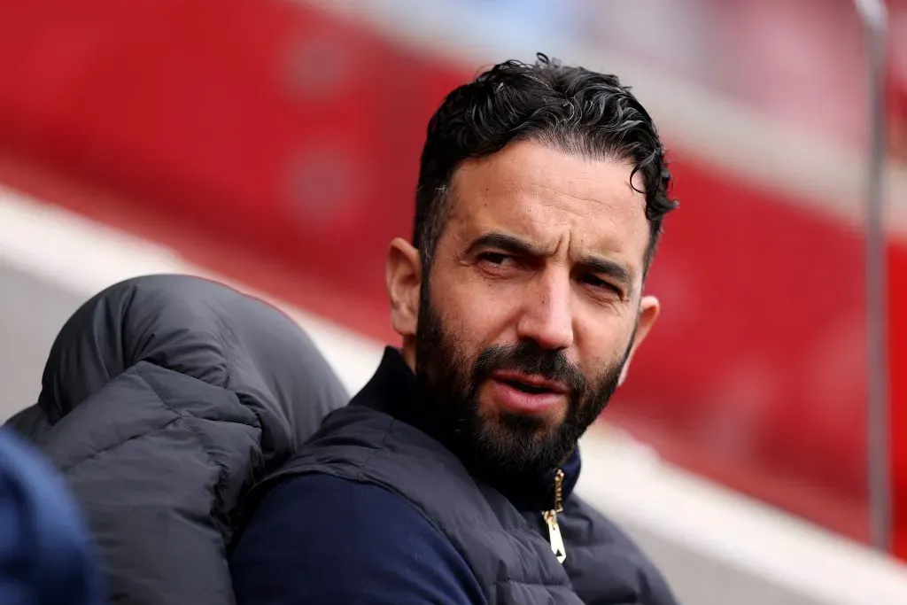 Ruben Amorim de casaco preto