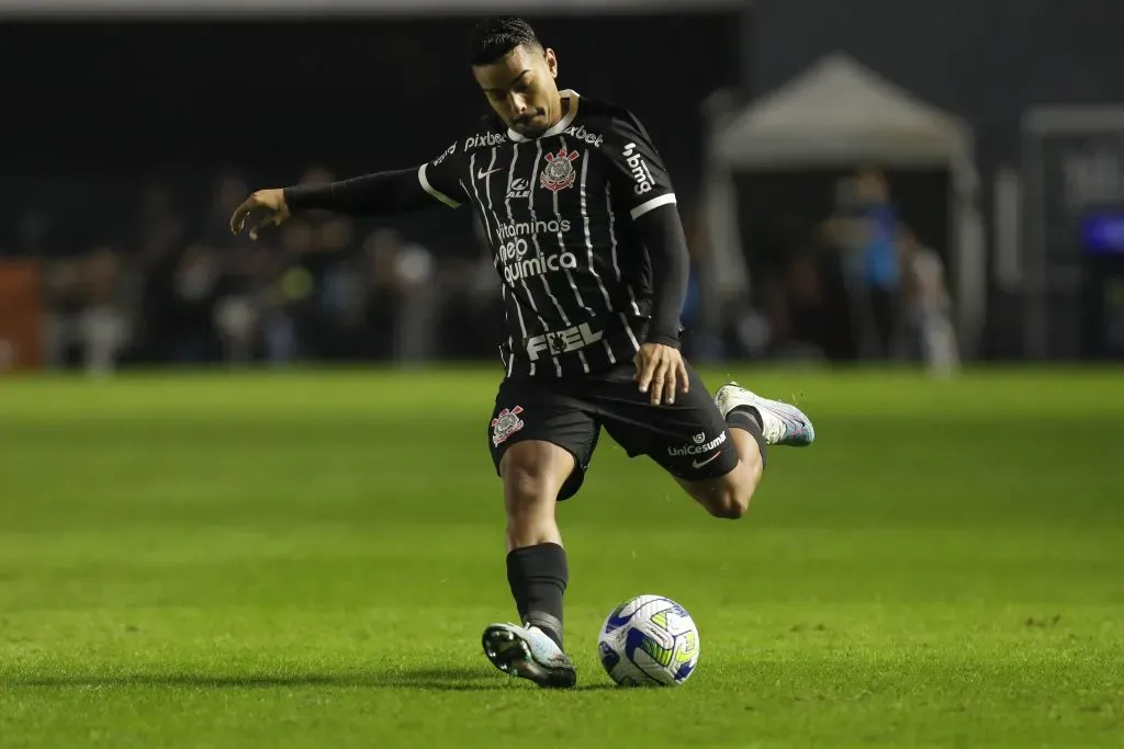 Matheus Bidu em campo pelo Corinthians (Photo by Ricardo Moreira/Getty Images)