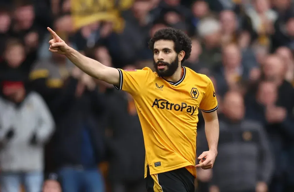 Rayan Aït-Nouri em campo pelos Wolves (Photo by Nathan Stirk/Getty Images)