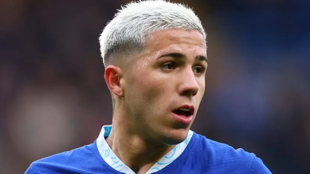 Enzo Fernández, alvo do Real Madrid, em campo no Chelsea (Photo by Marc Atkins/Getty Images)