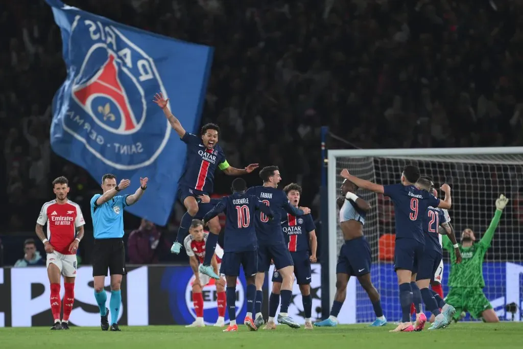 Elenco do PSG em comemoração