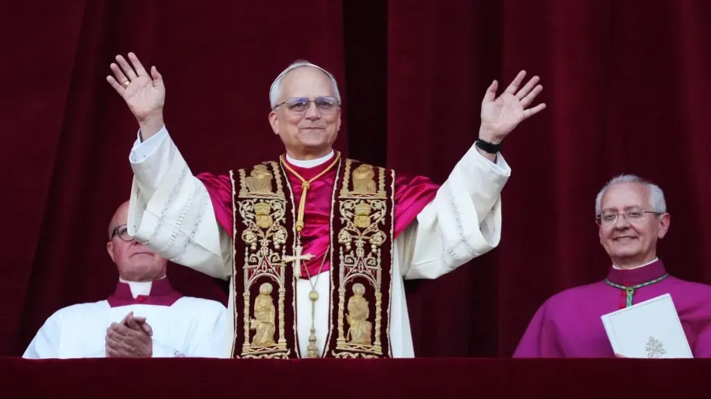 Papa Leão XIV na sua primeira aparição aos fiéis. Foto: Christopher Furlong/Getty Images