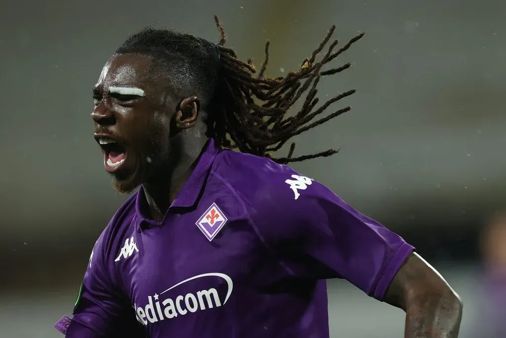 Moise Kean, da ACF Fiorentina, comemora após marcar um gol durante a partida de volta das oitavas de final da UEFA Conference League 2024/25 entre ACF Fiorentina e Panathinaikos FC, no Estádio Artemio Franchi, em 13 de março de 2025, em Florença, Itália. (Foto de Gabriele Maltinti/Getty Images)