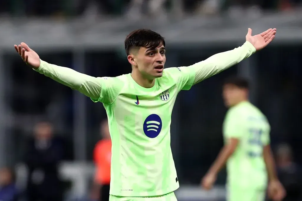 Pedri em ação com o Barcelona (Photo by Marco Luzzani/Getty Images)
