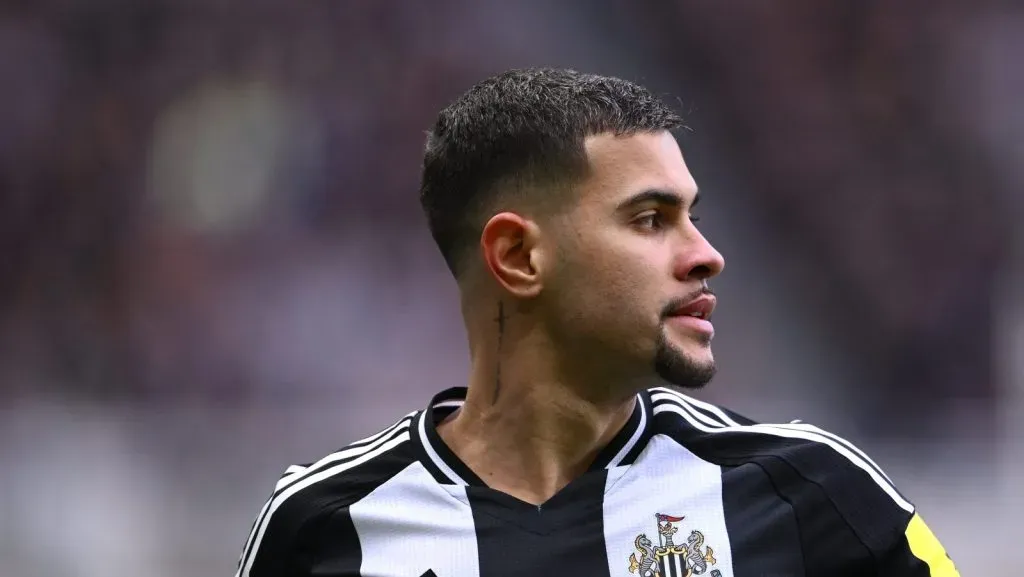 Bruno Guimarães, do Newcastle United, reage durante a partida da quinta rodada da Emirates FA Cup entre Newcastle United e Brighton & Hove Albion, no St. James' Park, em 2 de março de 2025, em Newcastle upon Tyne, Inglaterra. (Foto por Stu Forster/Getty Images)