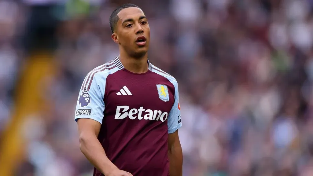 Youri Tielemans em jogo do Aston Villa. Foto: Molly Darlington/Getty Images