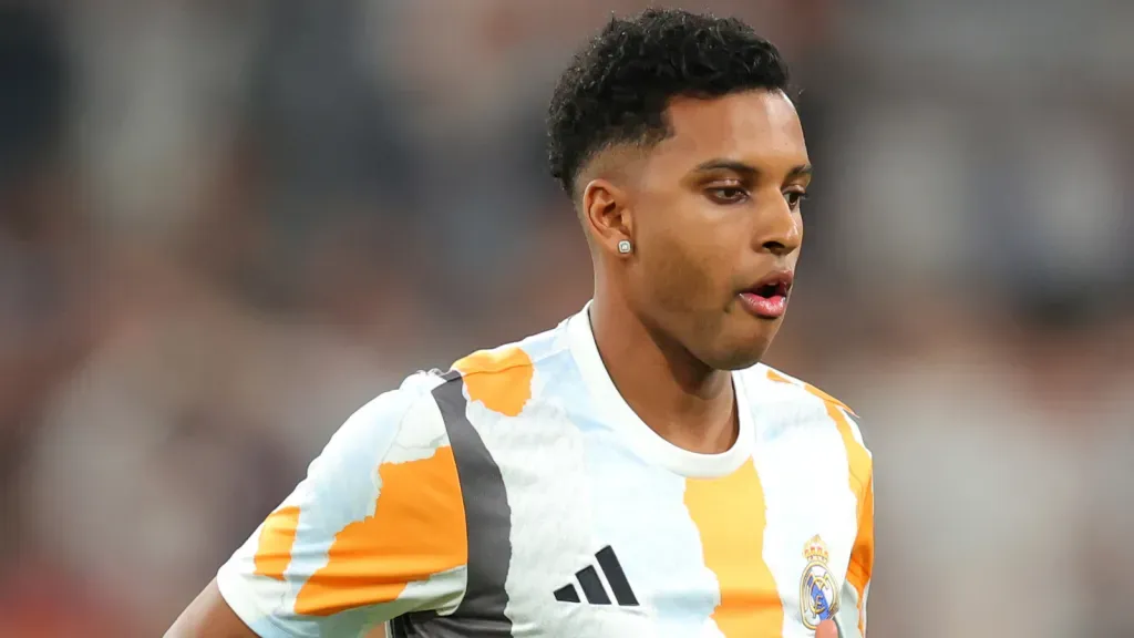 Rodrygo durante aquecimento do Real Madrid (Photo by Fran Santiago/Getty Images)