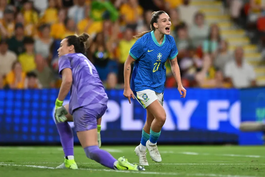 Giovana Queiroz comemora gol pela Seleção Brasileira Feminina contra a Austrália (Photo by Albert Perez/Getty Images)