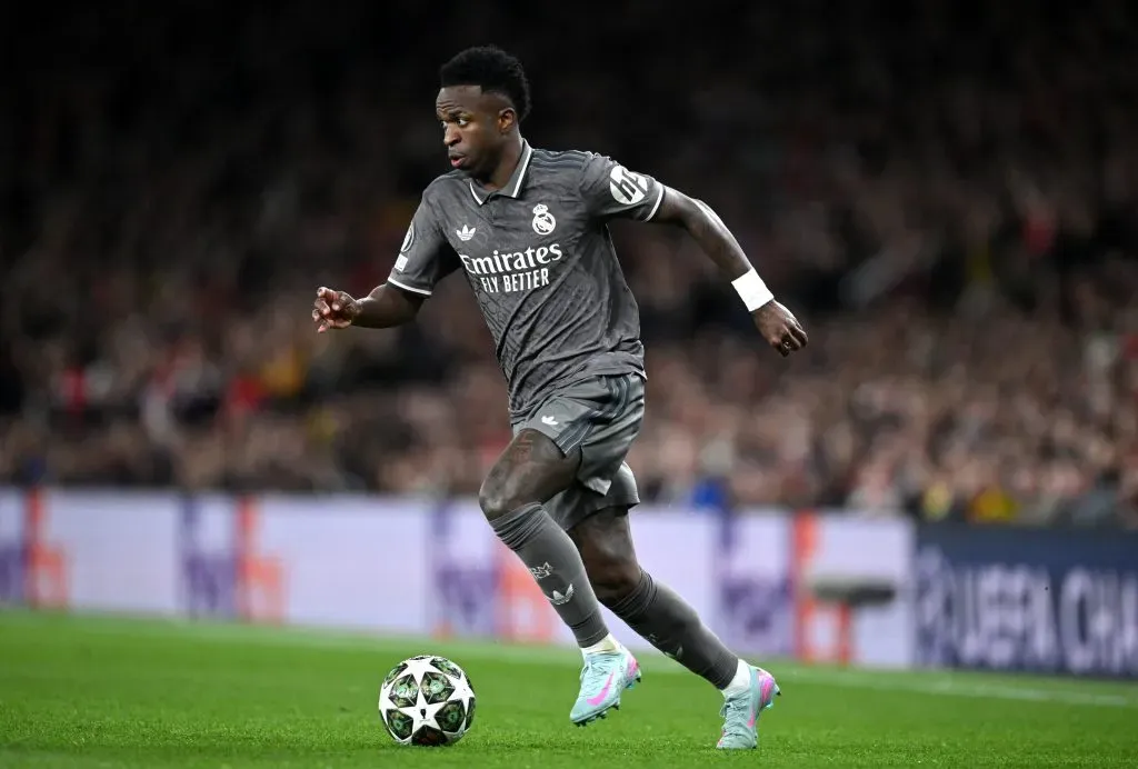 Vini Jr em ação pelo Real Madrid. (Photo by Justin Setterfield/Getty Images)