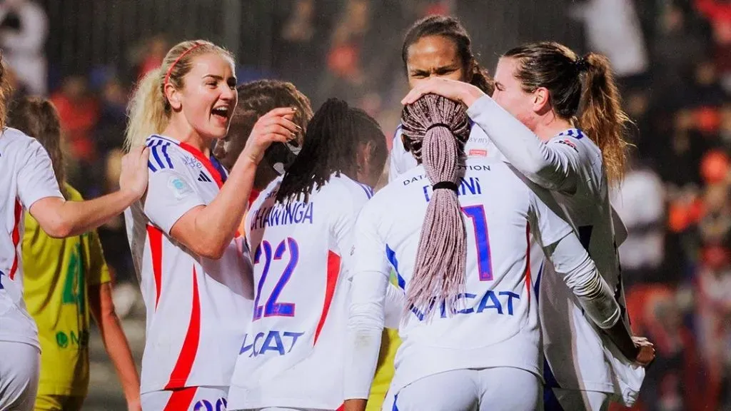 Jogadoras do Lyon comemoram vitória da equipe (Reprodução/Lyon)