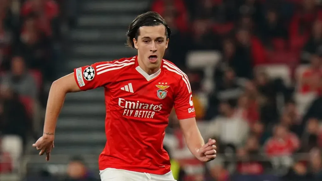 LISBOA, PORTUGAL - 18 DE FEVEREIRO: Álvaro Carreras do SL Benfica em ação durante a segunda mão do play-off da Liga dos Campeões da UEFA 2024/25 entre SL Benfica e AS Monaco no Estádio da Luz em 18 de fevereiro de 2025 em Lisboa, Portugal.