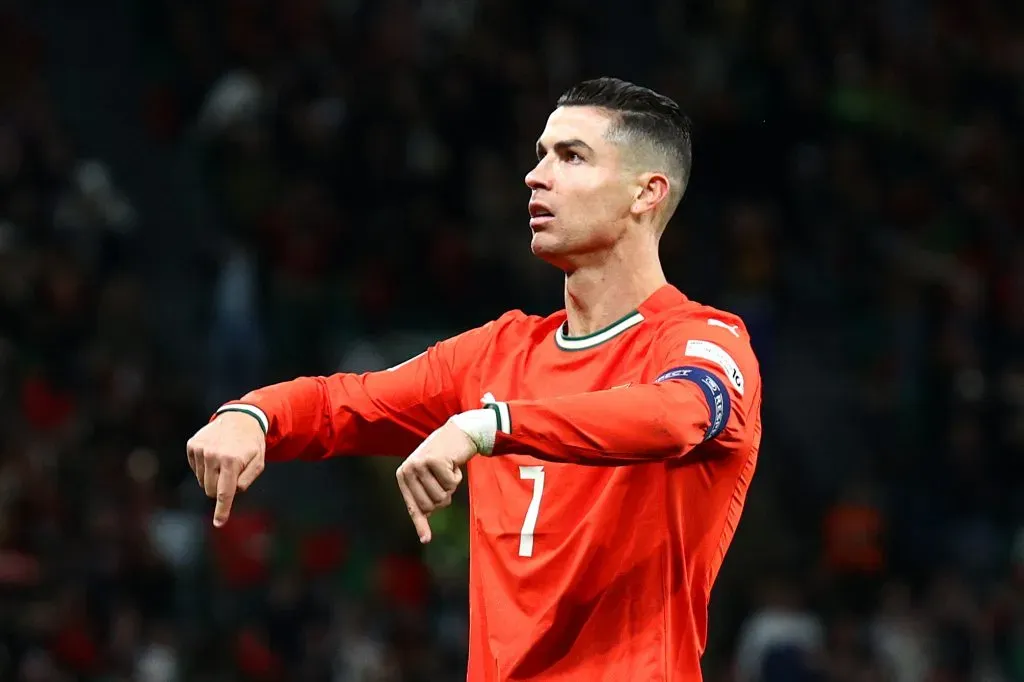 Cristiano Ronaldo em campo por Portugal (Photo by Carlos Rodrigues/Getty Images)