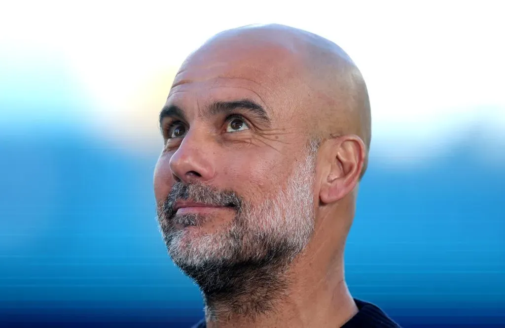 Guardiola com rosto humorado