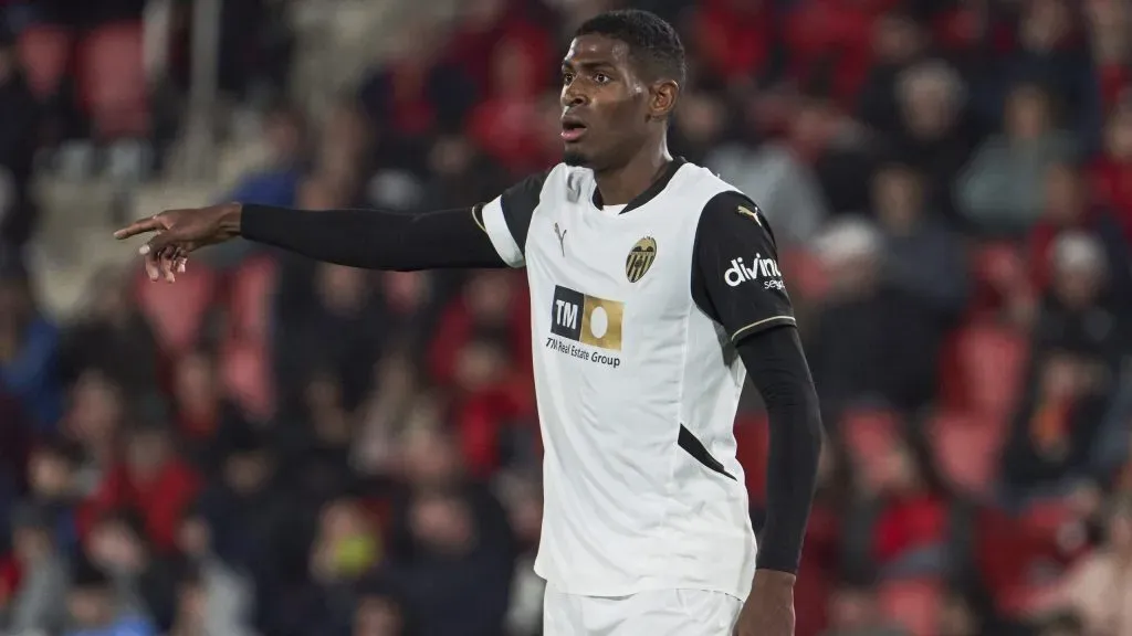 Mosquera em jogo do Valencia. Foto: Rafa Babot/Getty Images