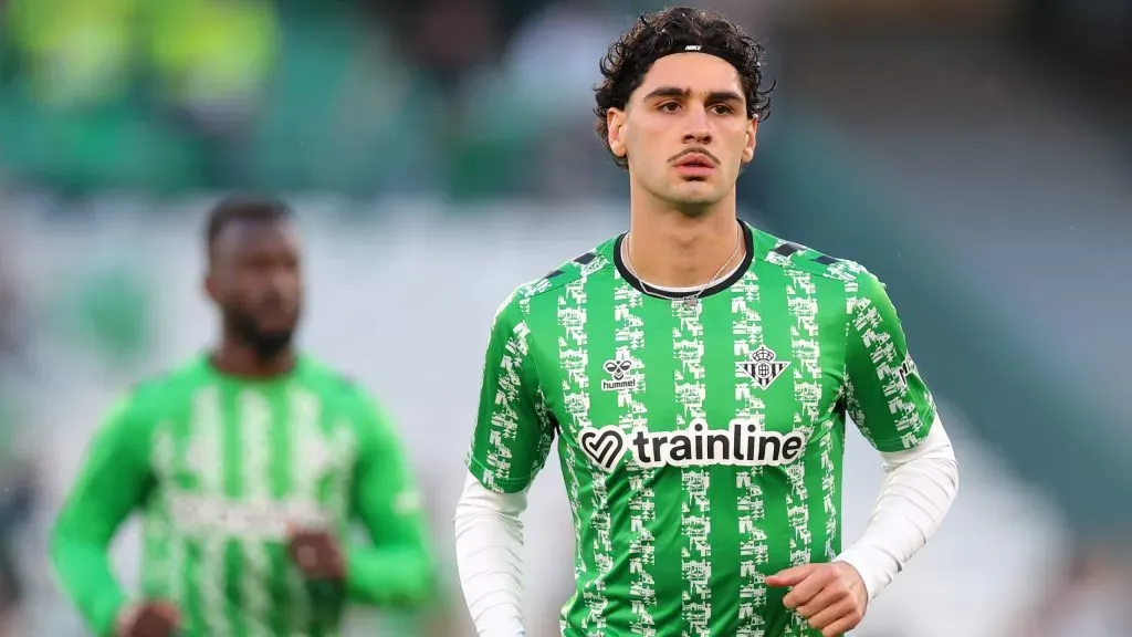 Johnny Cardoso em jogo do Real Betis. Foto: Fran Santiago/Getty Images