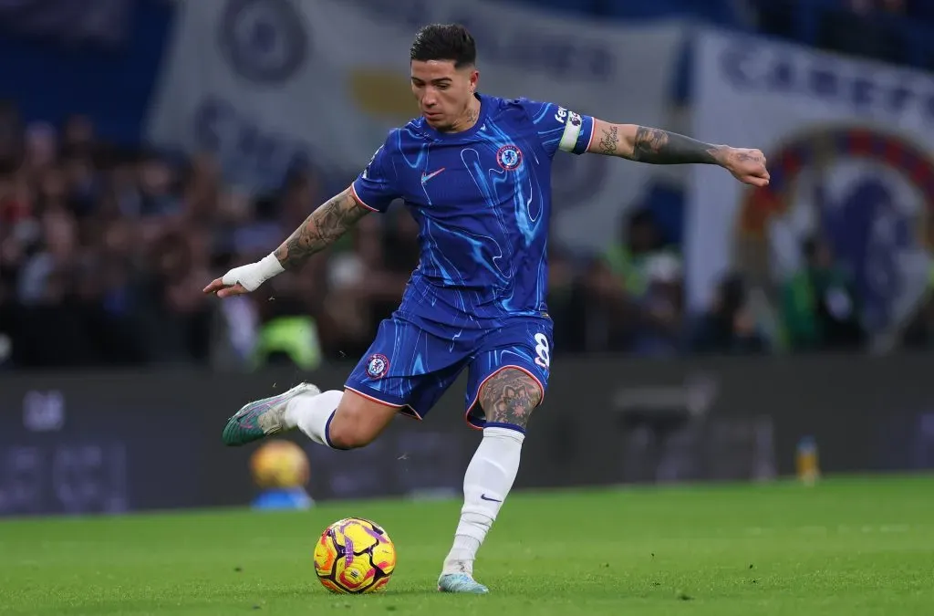 Enzo Fernández se destaca no Chelsea. Foto: Ryan Pierse/Getty Images