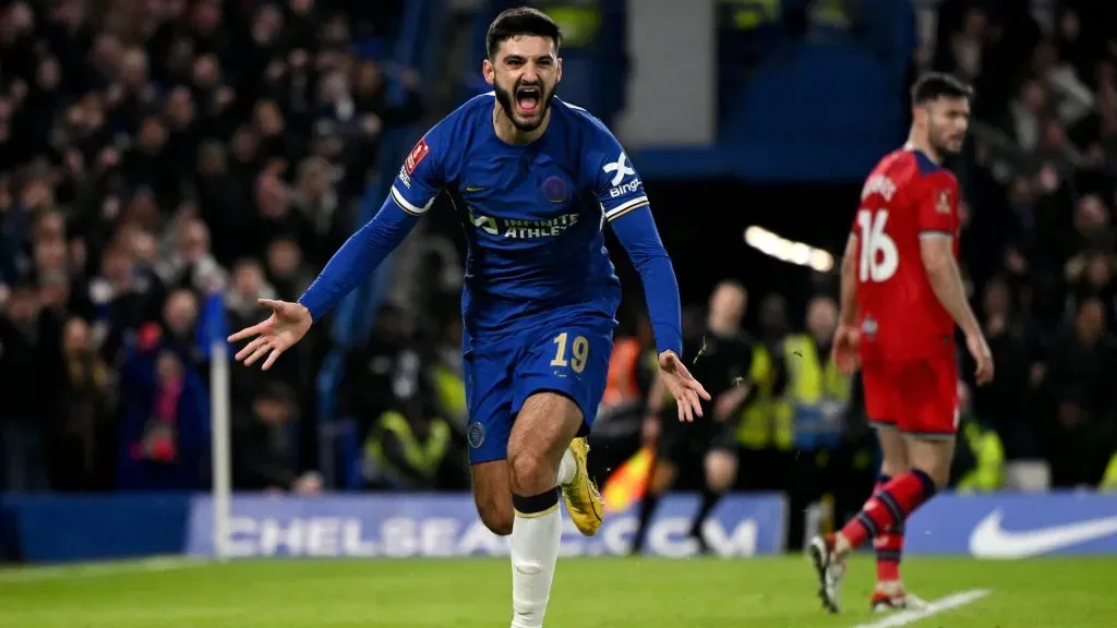 Armando Broja em jogo do Chelsea. Foto: Clive Mason/Getty Images