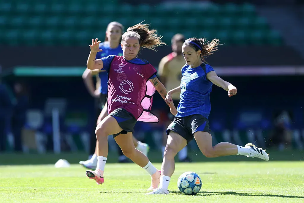 Aitana Bonmati durante treino do Barcelona antes da final da Women's Champions League (Photo by Maja Hitij/Getty Images)