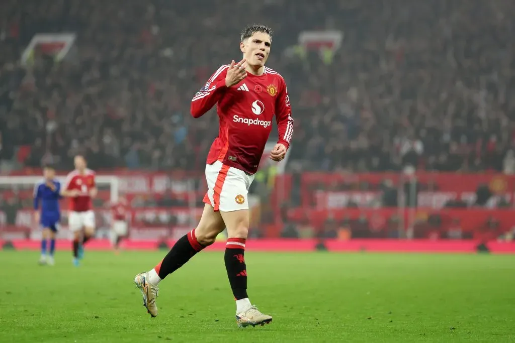 Garnacho em ação com o Manchester United (Photo by Carl Recine/Getty Images)