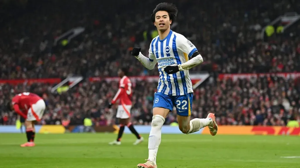 Mitoma em jogo do Brighton. Foto: Gareth Copley/Getty Images