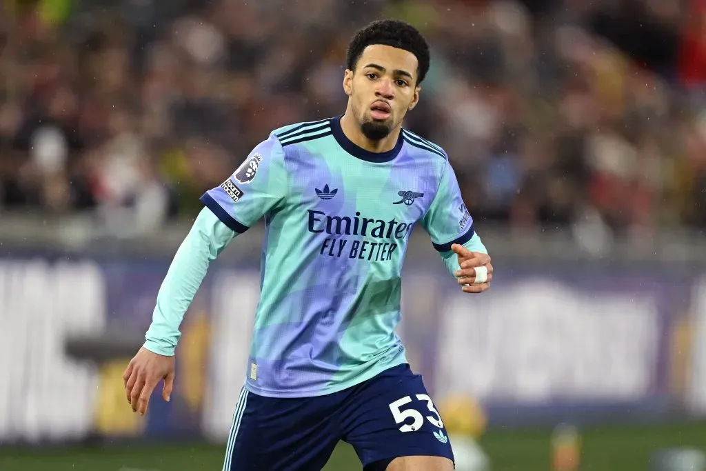 Ethan Nwaneri, 18, entrou para a história ao ser o jogador mais jovem a estrear na Premier League. (Photo by Mike Hewitt/Getty Images)