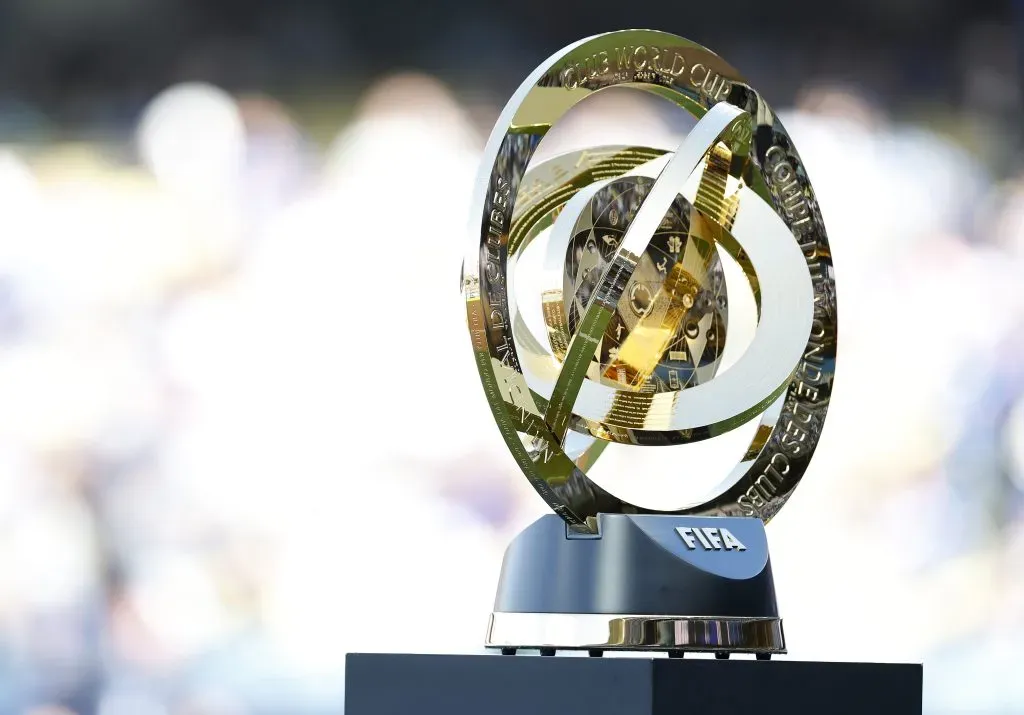 Troféu do mundial de clubes. Serão 32 equipes e oito grupos, com Palmeiras, Flamengo, Botafogo e Fluminense sendo as equipes brasileiras que disputarão o torneio, porém, quem dará o pontapé inicial serão Al-Ahly x Inter Miami, time da casa (Photo by Ronald Martinez/Getty Images)