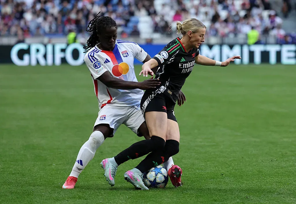 Chloe Kelly atuando pelo Arsenal na Women's Champions League (Photo by Catherine Steenkeste/Getty Images)