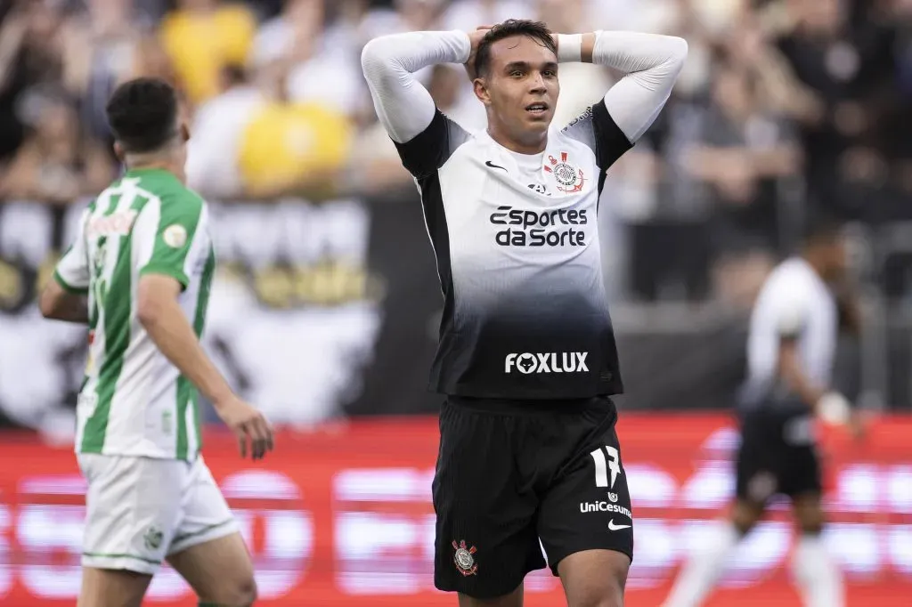 Giovane em campo pelo Corinthians (Marco Galvão/Fotoarena)