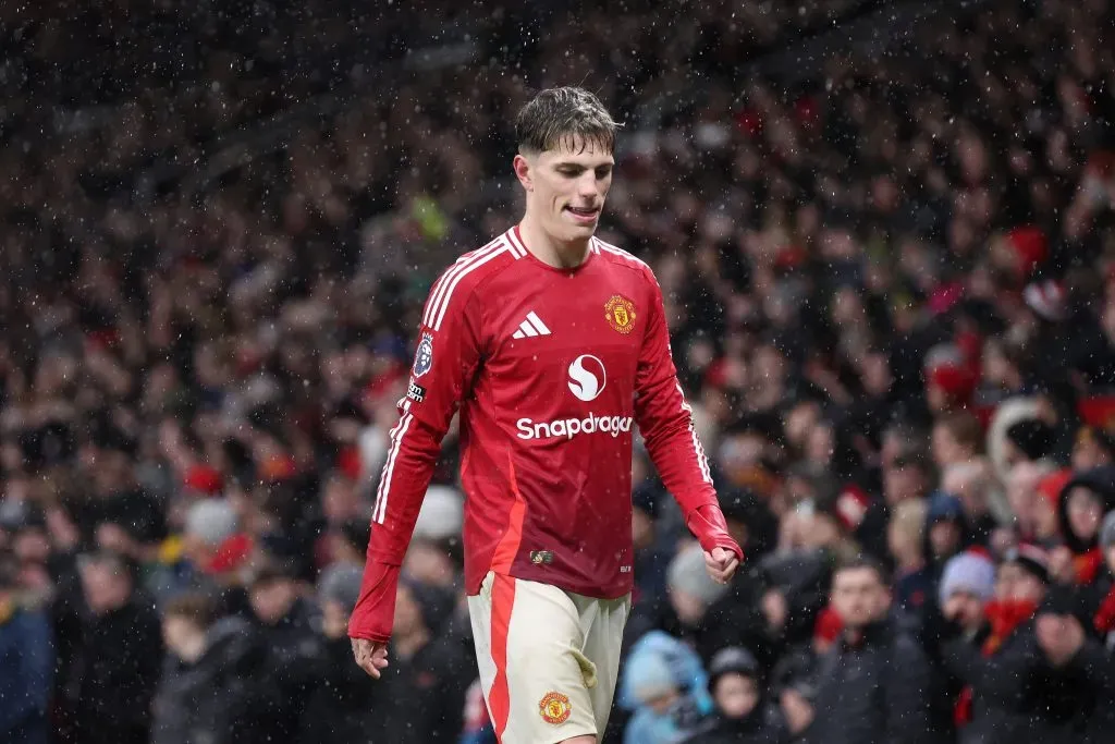 Alejandro Garnacho com a camisa do Manchester United (Photo by Alex Livesey/Getty Images)