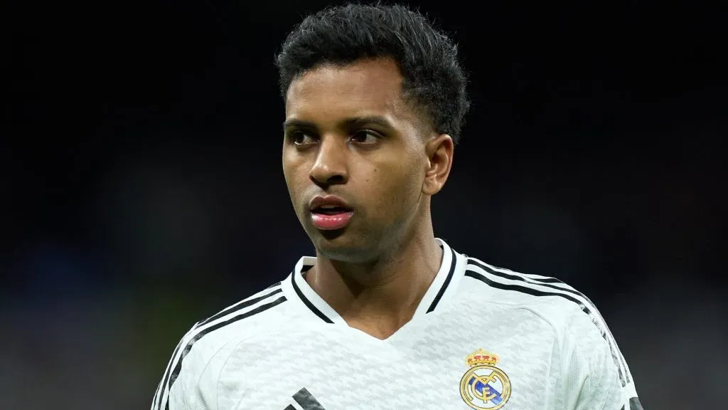 Rodrygo, com a camisa branca do Real Madrid