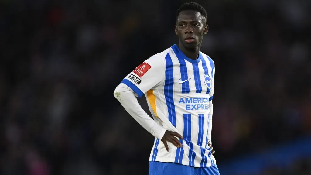 Yankuba Minteh em jogo do Brighton. Foto: Mike Hewitt/Getty Images