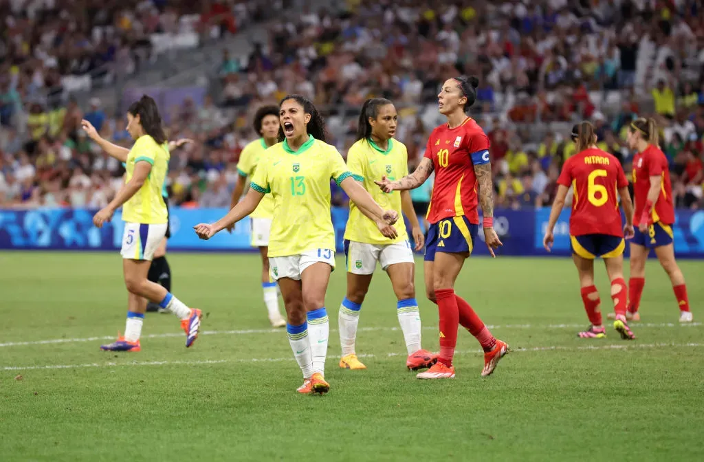 Yasmim em atuação pela Seleção Brasileira Feminina (Photo by Alex Livesey/Getty Images)