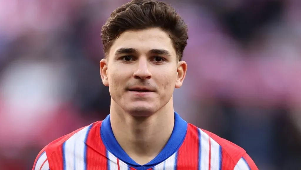 Julián Álvarez, atacante alvo de Barcelona e Liverpool (Photo by Flor Tan Jun/Getty Images)