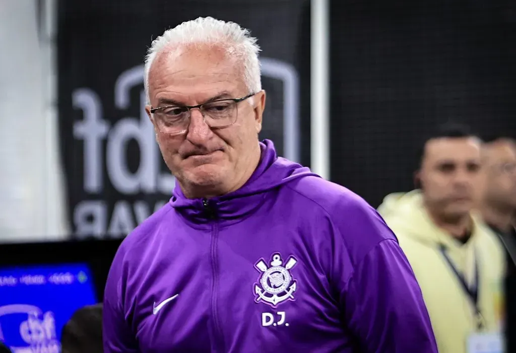 Dorival Jr técnico do Corinthians durante partida contra o Vitoria no estádio Arena Corinthians pelo campeonato Brasileiro A 2025. Foto Fabio GiannelliAGIF
