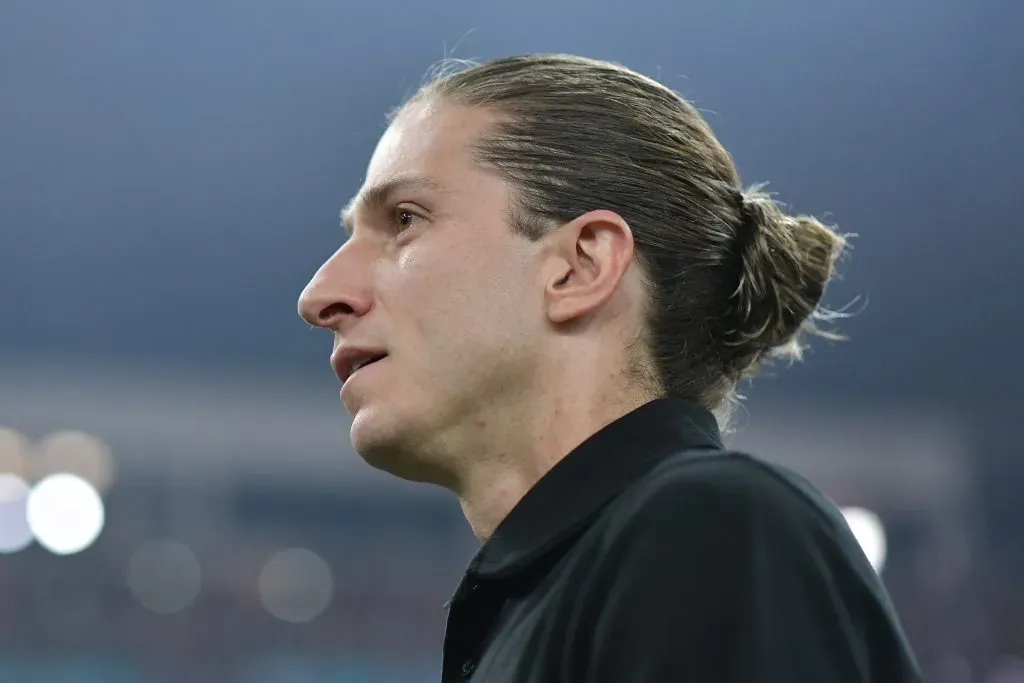 Filipe Luís técnico do Flamengo durante partida contra o Fortaleza no estádio Maracanã pelo campeonato Brasileiro A 2025. Foto: Thiago Ribeiro/AGIF