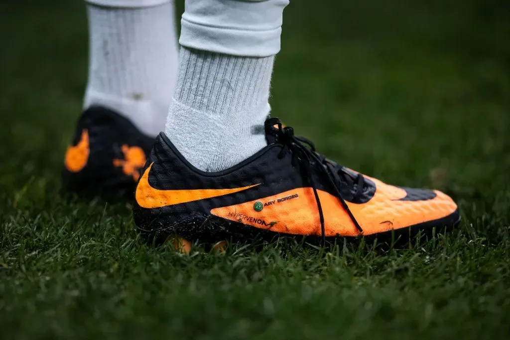 Nova Hypervenom Phantom RGN SE, chuteira usada por Ary Borges em amistoso da seleção brasileira feminina (Divulgação/Igor Garcia/TB Sports)