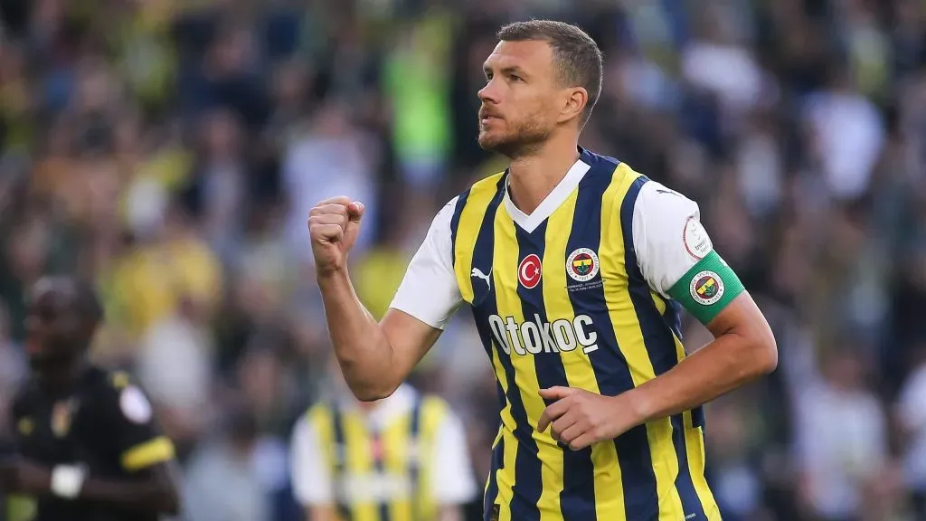Edin Džeko em jogo do Fenerbahçe. Foto: Ahmad Mora/Getty Images
