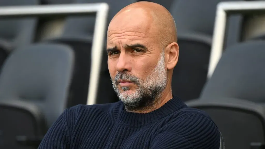 Guardiola, de camisa preta