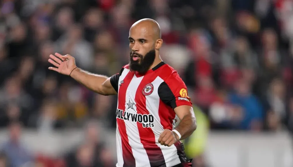 Bryan Mbeumo em campo pelo Brentford