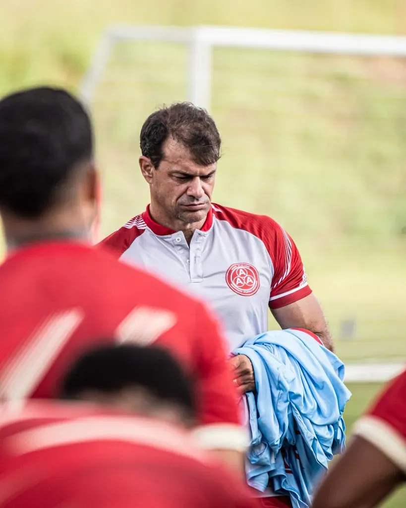 Ronaldo Guiaro organiza treino no Anapolina. Foto: Jorge Luiz / AA Anapolina