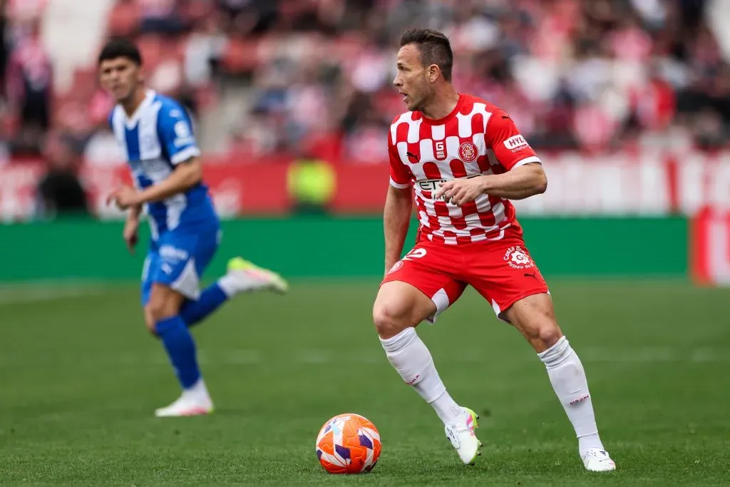 Arthur em ação pelo Girona. (Photo by Judit Cartiel/Getty Images)
