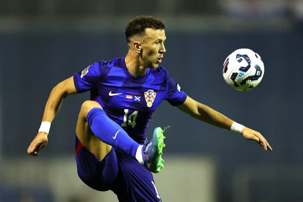 Ivan Perisic, da Croácia, domina a bola durante a partida da Liga das Nações da UEFA 2024/25 – Liga A, Grupo A1, entre Croácia e Escócia, no Stadion Maksimir, em 12 de outubro de 2024, em Zagreb, Croácia. (Foto de Srdjan Stevanovic/Getty Images)
