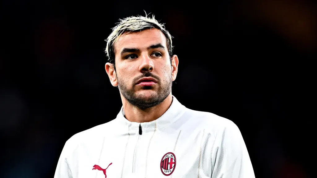 Theo Hernández antes de partida pelo Milan (Photo by Simone Arveda/Getty Images)
