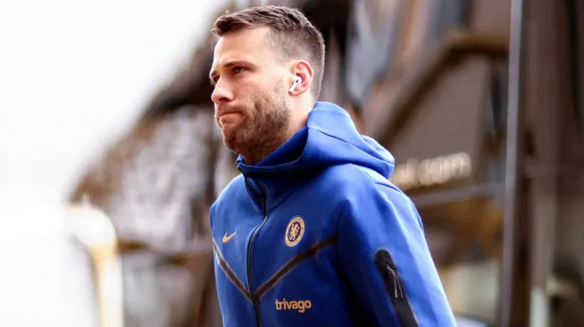 Marcus Bettinelli antes de partida do Chelsea (Photo by Naomi Baker/Getty Images)